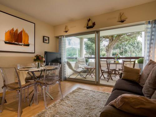 Photo de la galerie de l'établissement Carnac - Appartement cosy 3 pièces, 38m², Wifi, proche plage - FR-1-477-93, à Carnac