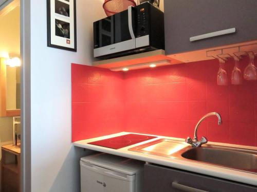 Photo de la galerie de l'établissement Studio avec balcon en bord de mer à Perros-Guirec - FR-1-368-176, à Perros-Guirec