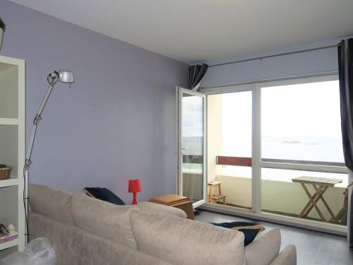 Photo de la galerie de l'établissement Studio avec balcon en bord de mer à Perros-Guirec - FR-1-368-176, à Perros-Guirec