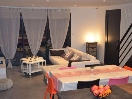 Photo de la galerie de l'établissement Villa bois à 500m plage avec jardin clos, WIFI et parking - Ile Grande - FR-1-368-215, à Pleumeur-Bodou