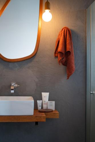 a bathroom with a white sink and a mirror at Barra Grande, Maraú, Casa 5 in Marau