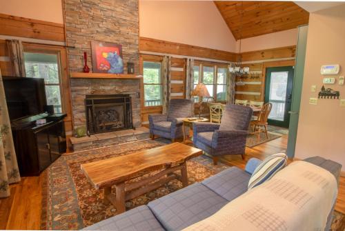 Boulder Falls Retreat – Photos 2