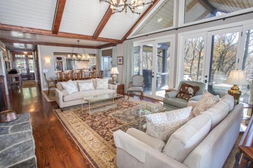 Grandfathered Inn – Photos 2