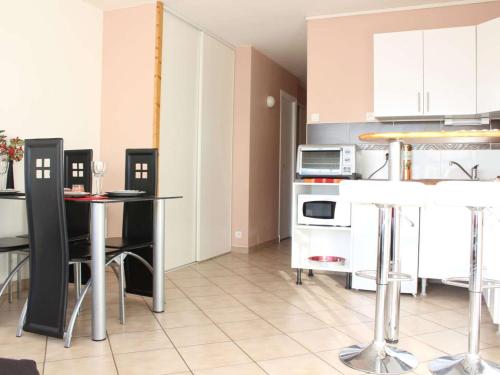 Gallery image of Appartement La Rochelle, 2 pièces, 4 personnes - FR-1-246-555 in La Rochelle