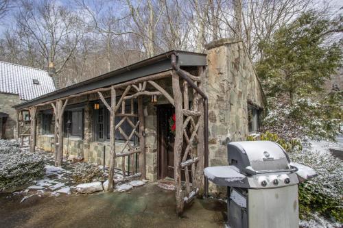 Honeymoon Cottage at Chateau DuMont – Photos 5
