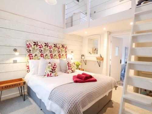 Postel nebo postele na pokoji v ubytování 51 Tern Cottage, Aldeburgh