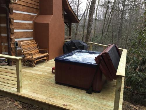 Φωτογραφία από το άλμπουμ του Little Timber Creek Cabin σε Sugar Grove