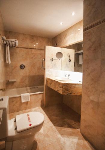 Un baño de Hotel Albret