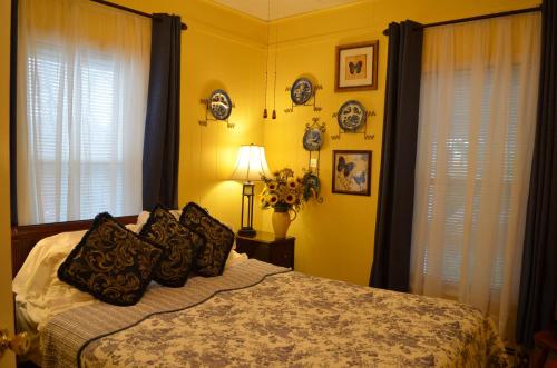 The Bavarian Manor Hotelにあるベッド