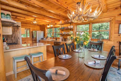a kitchen and dining room with a table and chairs at Tree Top Lodge in Sugar Mountain