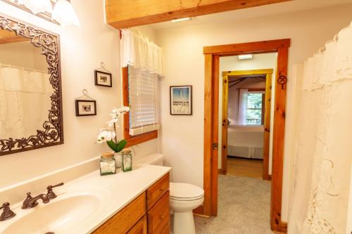 O baie la Waterfall Cottage