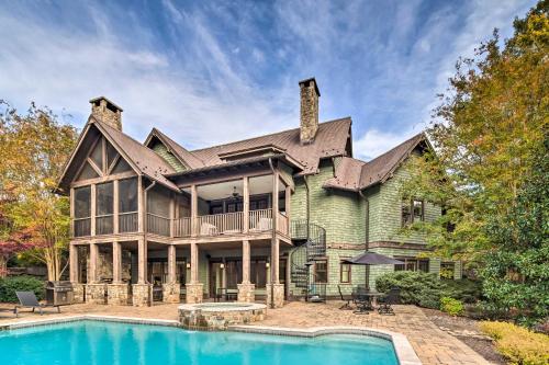 Kolam renang di atau dekat dengan Pool and Mountain Views Stunning Mill Spring Home!
