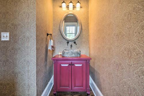 Gambar di galeri bagi Pool and Mountain Views Stunning Mill Spring Home! di Mill Spring