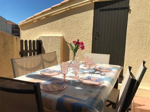 Appartement T2 Mezzanine, 6 couchages, bord de plage, parking privé, proche commerces et Aqualand - FR-1-81-47