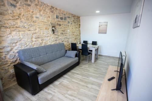 a living room with a couch and a table at La casita del abuelo in Galizano