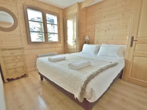 Кровать или кровати в номере Appartement Le Grand-Bornand, 4 pièces, 6 personnes - FR-1-391-34