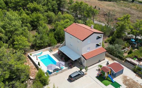 Fotografia z galérie ubytovania Torovi hills vo Viry