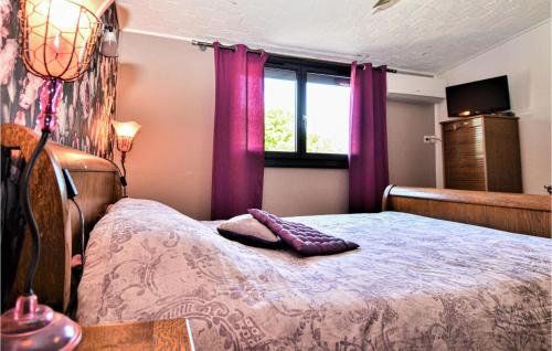 Postel nebo postele na pokoji v ubytování Cozy Home In Le Pontet