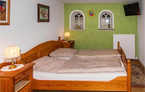 מיטה או מיטות בחדר ב-1 Bedroom Cozy Apartment In Dagebll