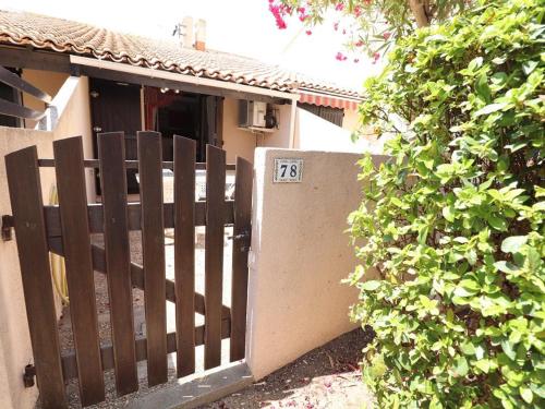 Photo de la galerie de l'établissement Maison Climatisée avec Mezzanine, Parking Sécurisé, Proche Plage et Commerces - FR-1-307-132, au Grau-du-Roi