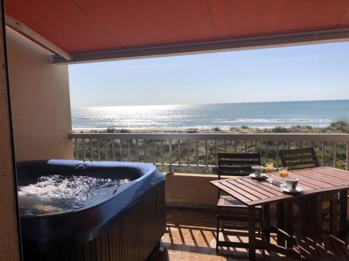 Studio rénové avec jacuzzi, terrasse et parking privé à Marseillan-Plage - FR-1-326-460