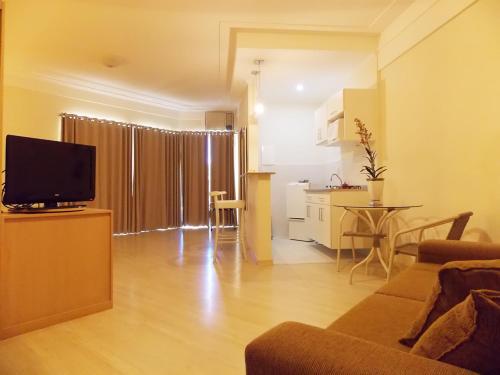 Itajubá Flat Hotelにあるテレビまたはエンターテインメントセンター