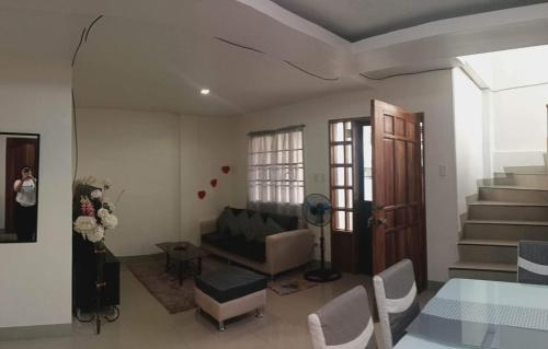 Ruang duduk di Mando Manor -3 Bedroom Private House for Large Group