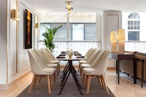 Radisson Blu Hotel, London Bond Street Image
