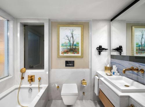 Ванная комната в Radisson Blu Hotel, Istanbul Sisli