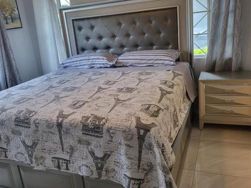 a bed with a quilt on it in a bedroom at Soleil Deluxe Hartland Home in Priory