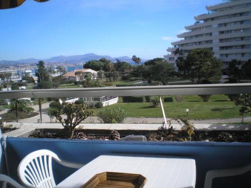Studio Climatisé avec Terrasse, Piscine Privée et Accès Mer, Villeneuve-Loubet - FR-1-252A-38