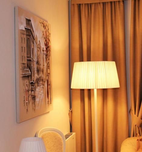 a living room with a lamp and a curtain at Residenza Marchesi Pontenani in Florence