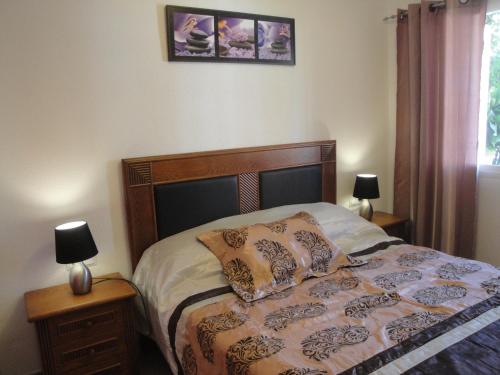 a bedroom with a bed with two night stands and two lamps at Apartamento Mare Nostrum in Denia