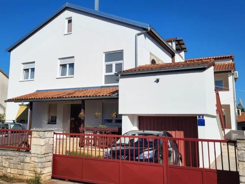 Apartments with parking space Valbandon, Fazana - 15386