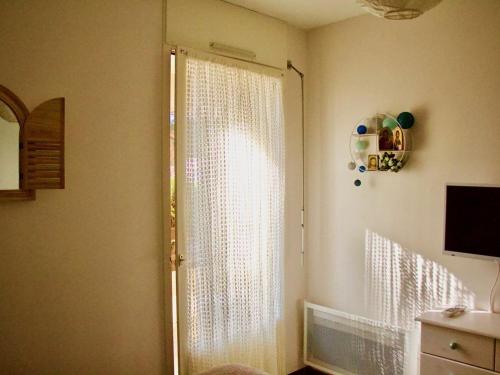 Appartement T2 Climatise avec Loggia à La Favière, Proche Plages et Commerces, Parking Inclus - FR-1-610-2