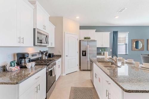 Dapur atau dapur kecil di 7663 Oakmoss Loop