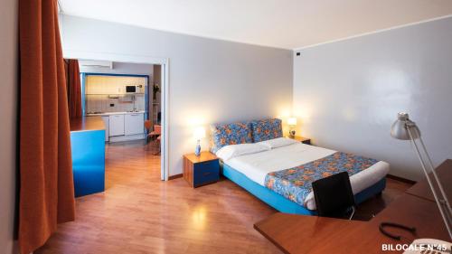 Una cama o camas en una habitación de Residence Sacchi Aparthotel