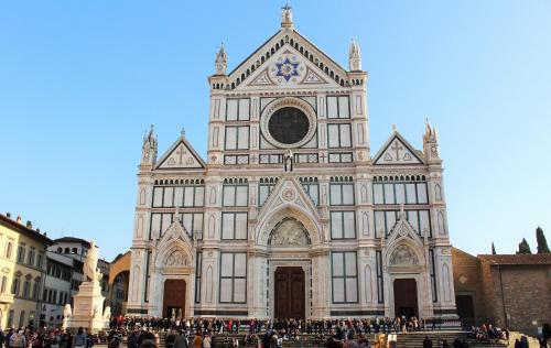 a large cathedral with a crowd of people in front of it at Residenza Marchesi Pontenani in Florence