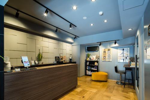 Section L Ginza Eastにあるテレビまたはエンターテインメントセンター