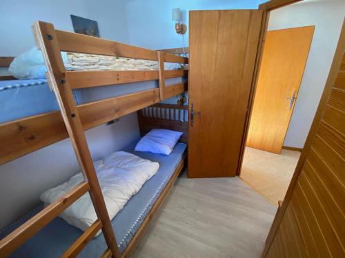 a bunk bed room with two bunk beds and a ladder at Appartement Châtel, 3 pièces, 6 personnes - FR-1-198-252 in Châtel