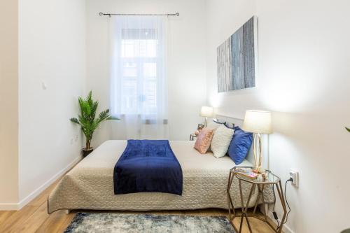 Postel nebo postele na pokoji v ubytování Stylish Luxury Apartment by ANNA