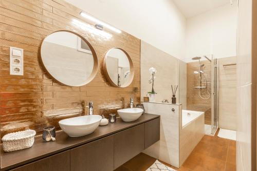 Koupelna v ubytování Stylish Luxury Apartment by ANNA