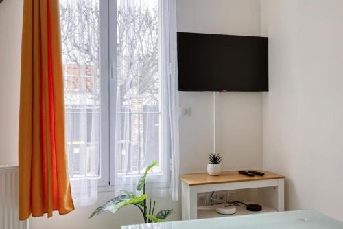 TV/trung tâm giải trí tại CosyHome-25m2-25 min de Paris