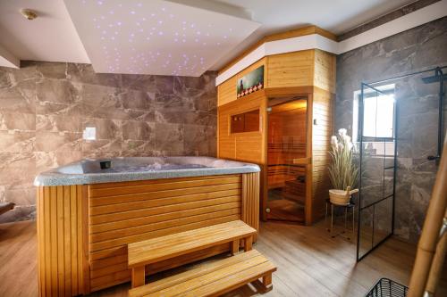 Koupelna v ubytování Hotel & Apartments U Černého orla