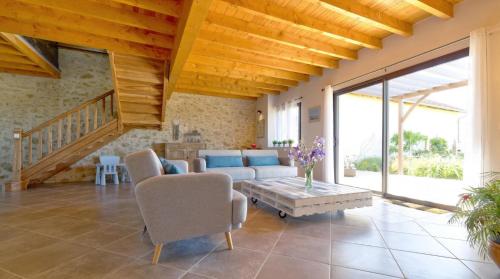a living room with a couch and a table at Le Cabanot in Peyrusse-Grande