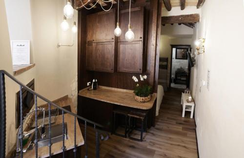 A kitchen or kitchenette at Angolo Dei Priori - city center-