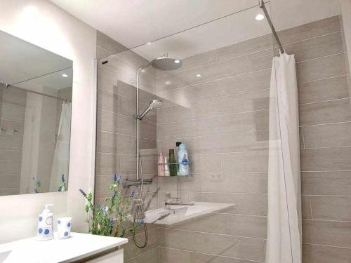 Ένα μπάνιο στο Apartamento recién reformado con piscina y AC