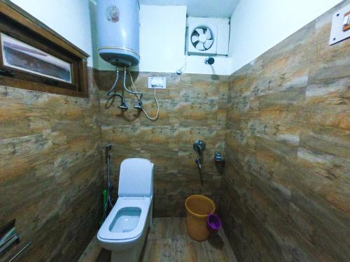 a bathroom with a toilet and a sink at kailwood Guest House in McLeod Ganj
