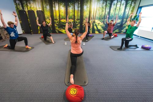 a group of people doing yoga in a yoga class at Maashof in Venlo