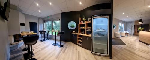 a room with a hair salon with a glass door at Hotel Pont De Senard in Montaigu-Vendée